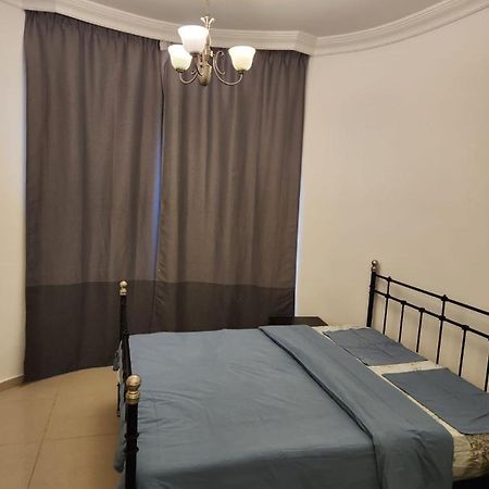 Furnished Studio apartment near Business Bay Metro Station Dubai Esterno foto