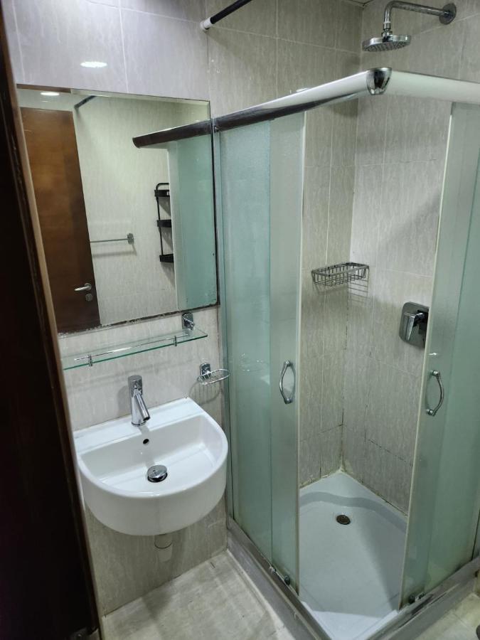 Furnished Studio apartment near Business Bay Metro Station Dubai Esterno foto