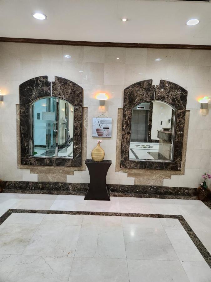 Furnished Studio apartment near Business Bay Metro Station Dubai Esterno foto