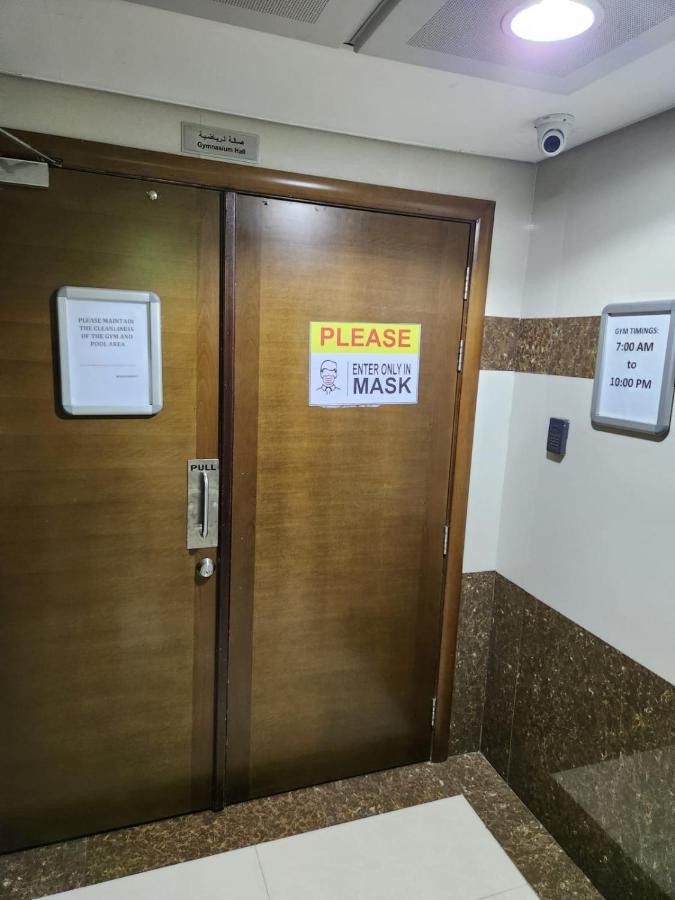 Furnished Studio apartment near Business Bay Metro Station Dubai Esterno foto