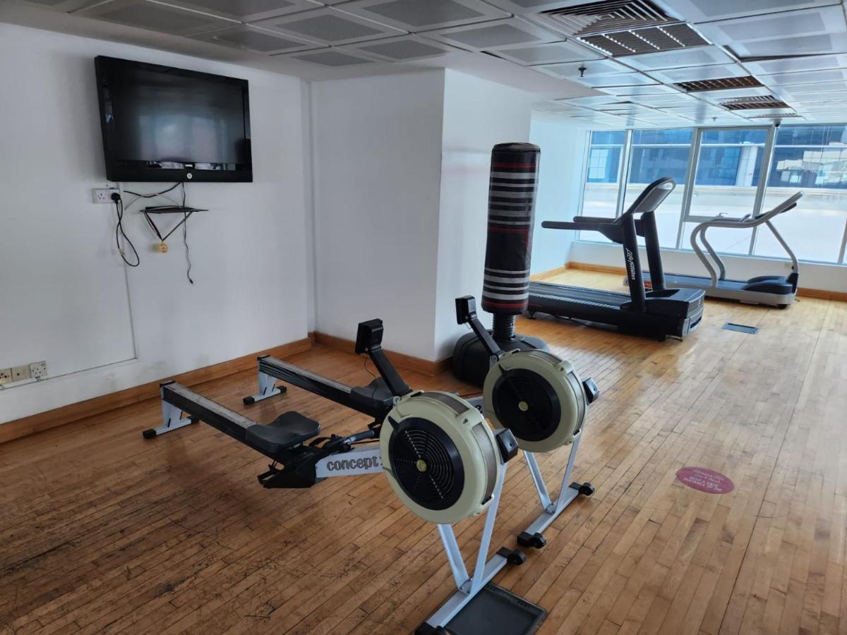 Furnished Studio apartment near Business Bay Metro Station Dubai Esterno foto